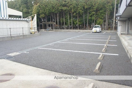 レオパレス如意申[1K/24.84m2]の駐車場2