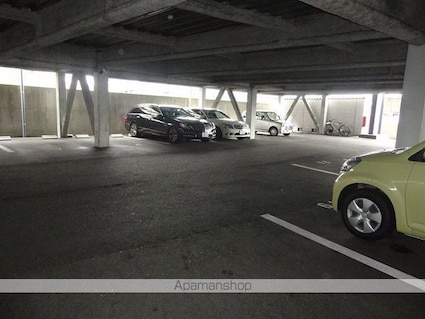 Ｒａｆｆｉｎｅ[2LDK/72.8m2]の駐車場