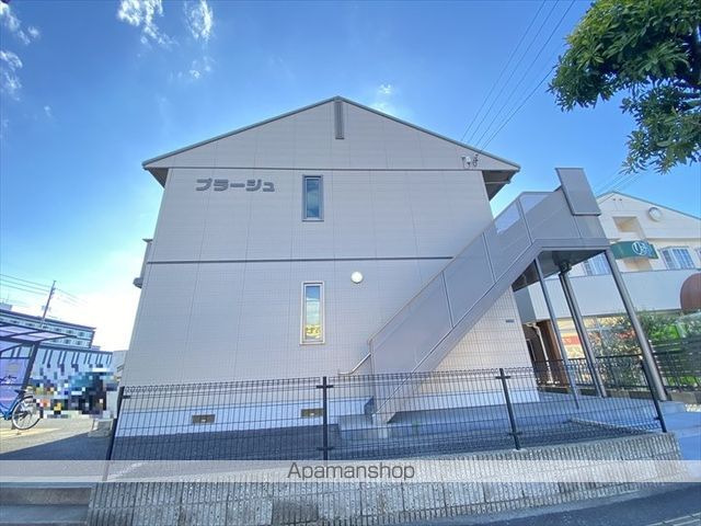 プラージュの玄関写真