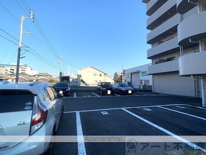 ハピネスイン３[3LDK/64.66m2]の駐車場