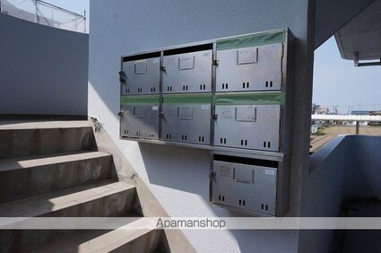 ウィンズ長戸[2LDK/56.85m2]のエントランス1