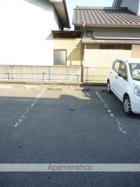 ビーラインアワネ[2DK/40.92m2]の駐車場2