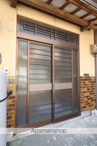 万葉線 片原町駅 徒歩19分 2階建 築56年の玄関写真