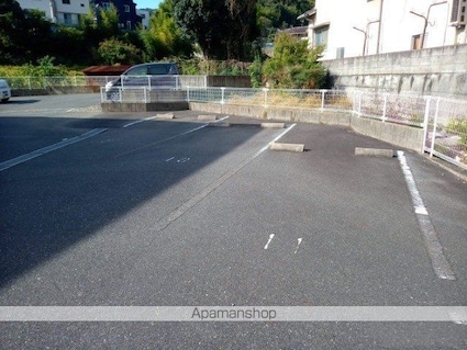 レオパレスひいらぎⅤ[1K/31.05m2]の駐車場1