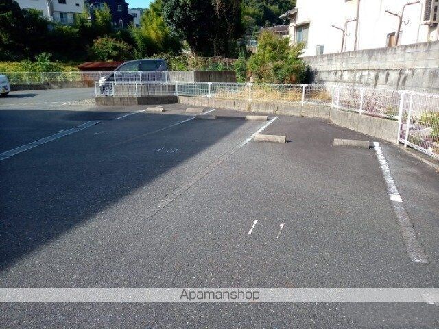 レオパレスひいらぎⅤ[1K/31.05m2]の駐車場1