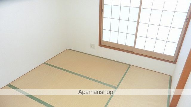 レヴール綾田A棟の内装写真