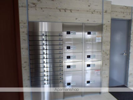 Ｋ　ｃｏｕｒｔ[4SLDK/110.36m2]の共用部2