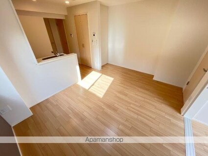 メゾン岩﨑[1LDK/43.21m2]のリビング・居間2