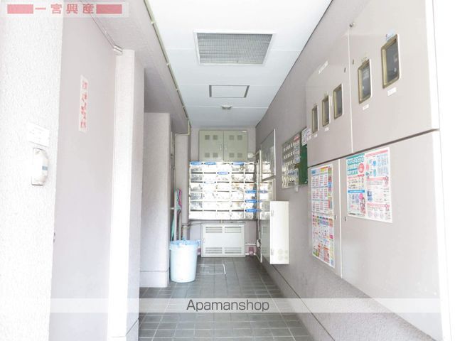 東一万ビルの玄関写真