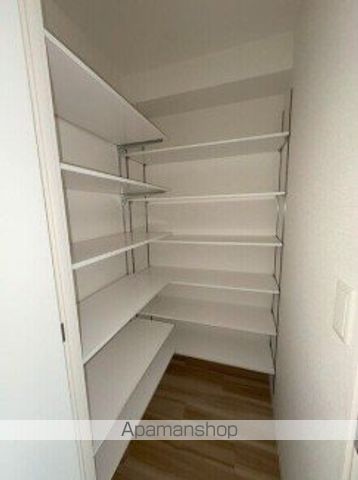 コンフォリア・リヴ淡路町一丁目の内装写真