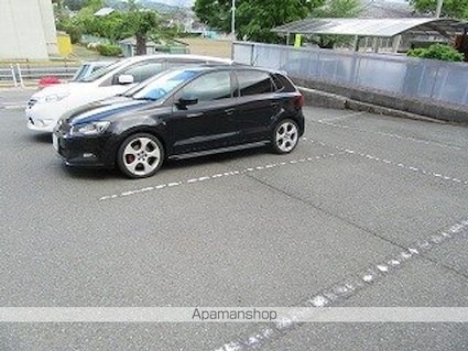 ラントレ[1R/25.92m2]の駐車場