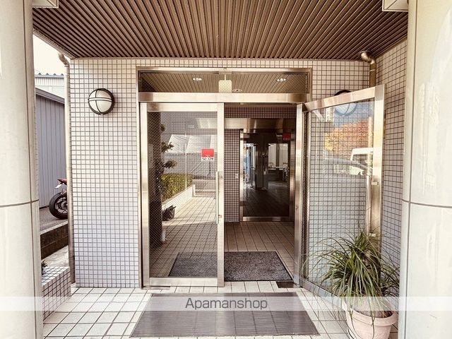 楠原パークビルの玄関写真