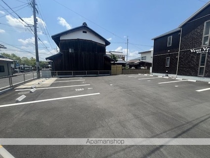 ヴァンベール２１[1LDK/42.4m2]の駐車場