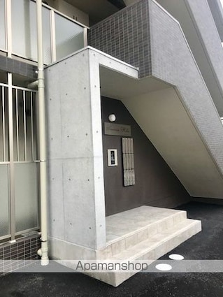 滋賀県近江八幡市鷹飼町北４丁目[1LDK/40.98m2]のエントランス2