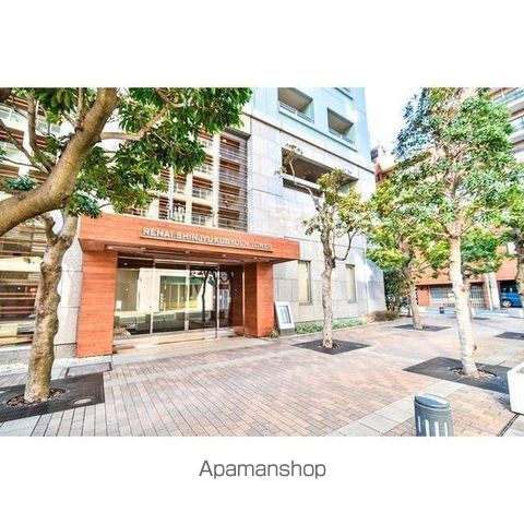 ルネ新宿御苑タワーの玄関写真