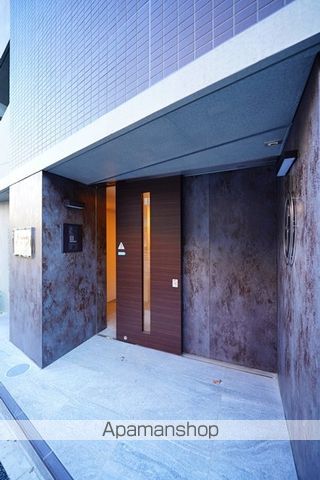 フロレゾン代々木の玄関写真