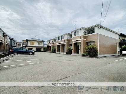 クレシア南黒田[1LDK/44.79m2]の駐車場