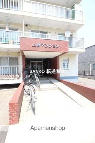 上野マンションの玄関写真
