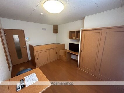 レオパレスクリスタルガーデン[1K/23.61m2]のリビング・居間2