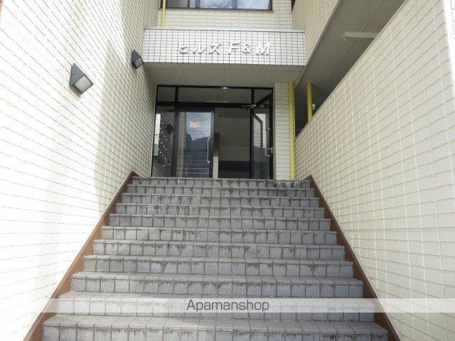 ヒルズF&Mの玄関写真