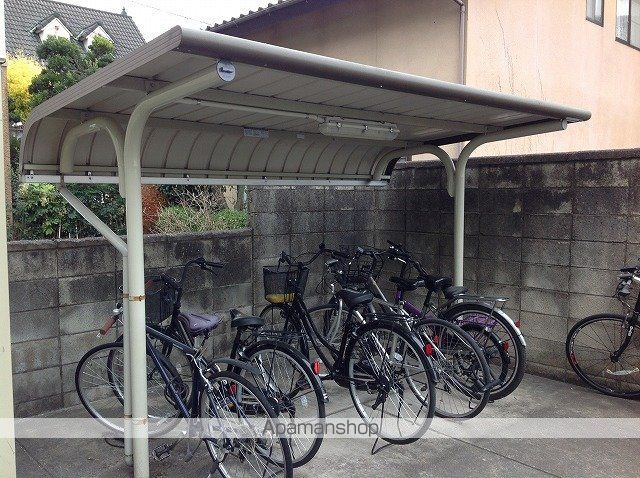 レオパレスシェルターの玄関写真