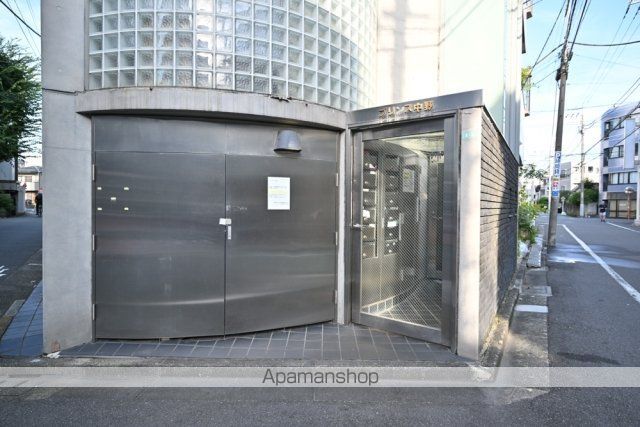 プリンス中野の玄関写真