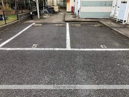 レオパレス前ヶ崎[1K/26.08m2]の駐車場2