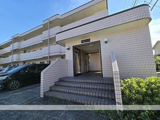 クレセント三ツ木の玄関写真