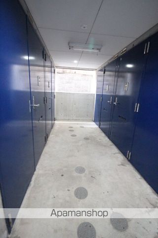 M−1ビルの玄関写真