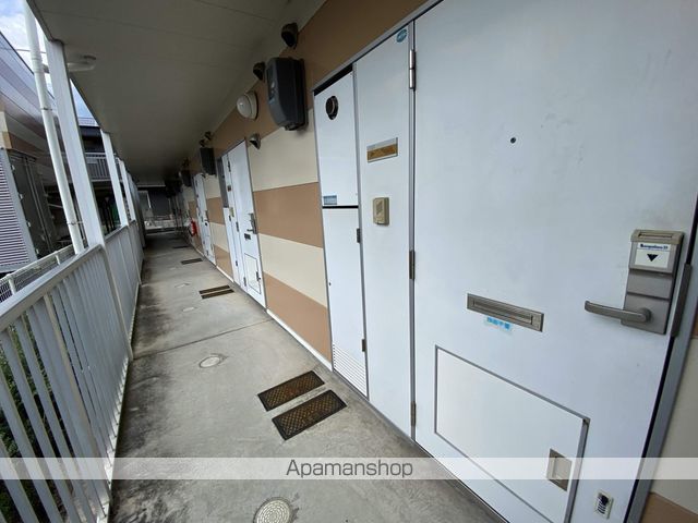 レオパレスドリーム1号館の玄関写真