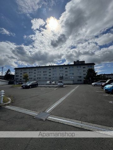 札幌西月寒団地6号棟の外観写真