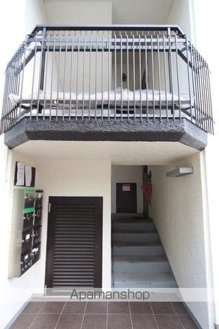 LACASA箕面の玄関写真
