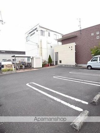 ヴィラ　フィデール[1K/26.11m2]の駐車場2