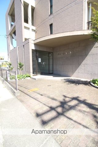 クレールコートの玄関写真