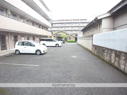エステート吉武[1R/19.17m2]の駐車場