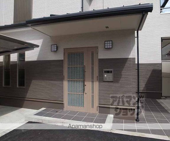 ロイヤルハピネスの玄関写真