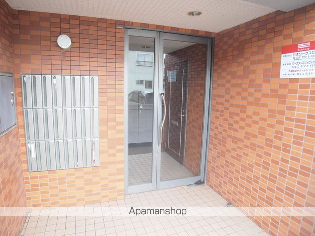 ポレール北大館の玄関写真