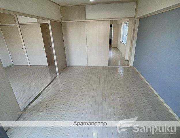 ニック石手の内装写真