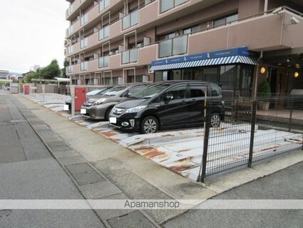 シティアガーデン甲府[4LDK/92.75m2]の駐車場