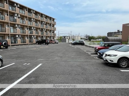 ラルースⅡ[1K/23.3m2]の駐車場3