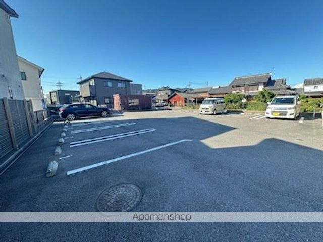 ジェントリーパレス[2LDK/61.81m2]の駐車場