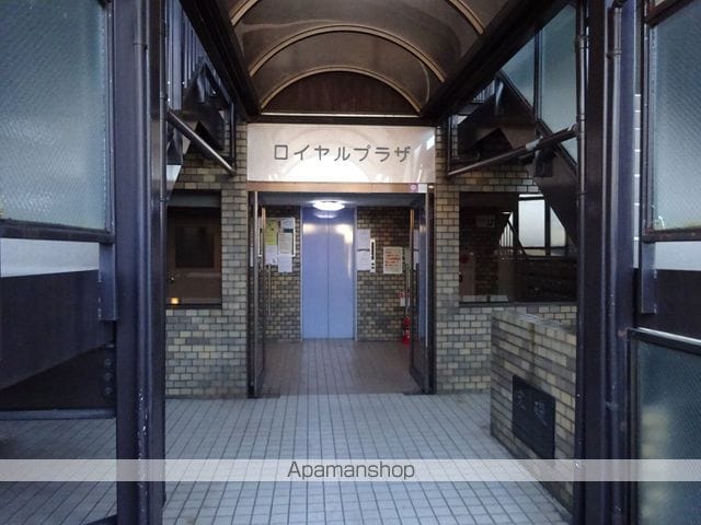 香里ロイヤルプラザの玄関写真