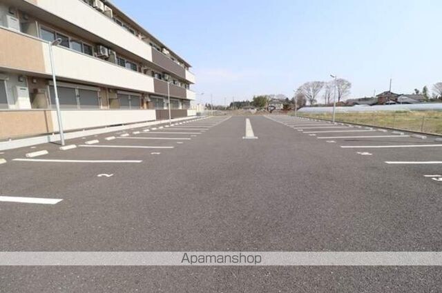 ロイジェントパークス小美玉　Ａ棟[2DK/48.9m2]の駐車場