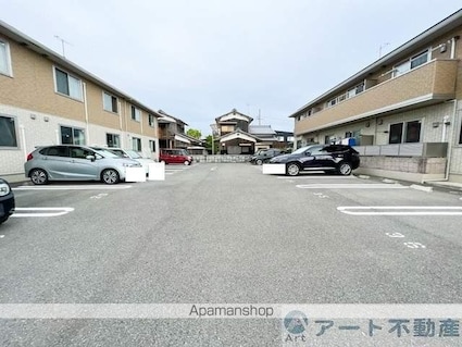 カトレア　Ｃ棟[2LDK/57.38m2]の駐車場2