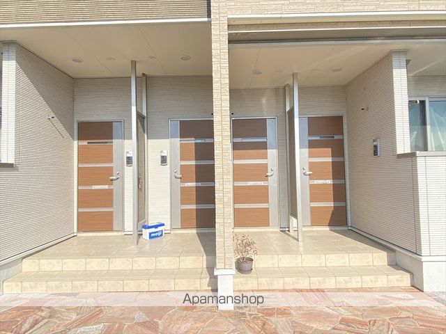 ノイエラントの玄関写真