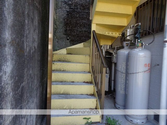 コーポ北端の玄関写真
