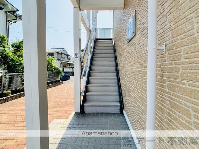 レオパレスK&Rの玄関写真