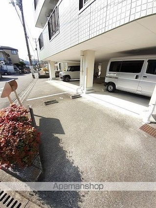 ウィステアリア　ハイム[1K/25.2m2]の駐車場