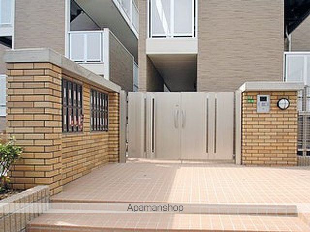 レオパレスエスタIVの玄関写真