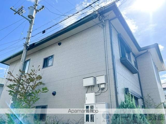 POMME DE PIN A棟の外観写真